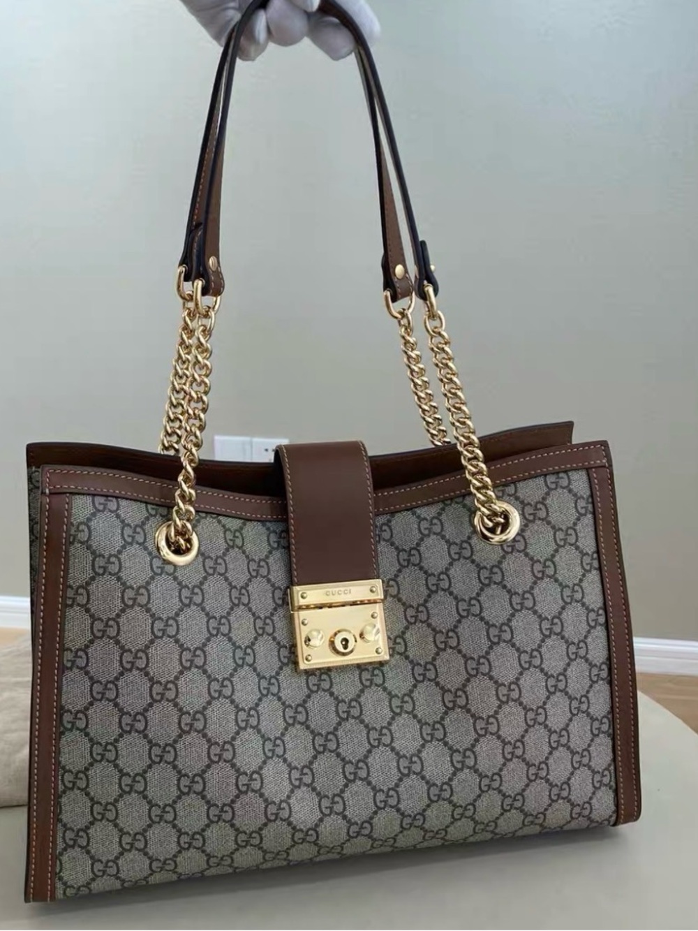 🚩steal Gucci Brown GG Supreme Canvas Tote with Gold Chain Straps